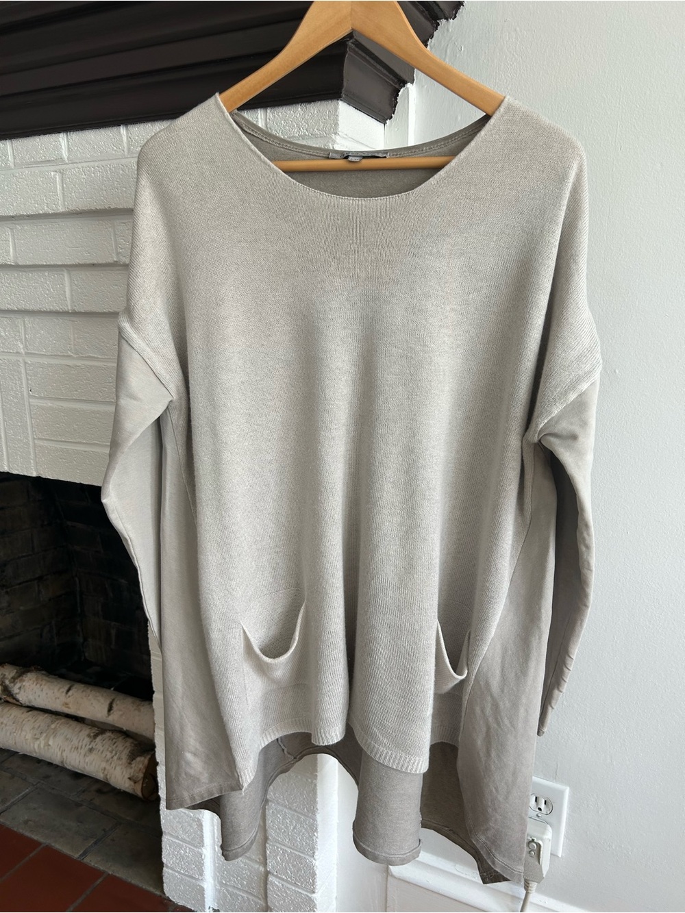 Tempo Paris Light Creamy Gray Oversized Crew Sweater with Pockets